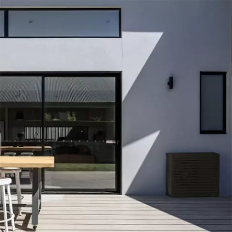 photo de pompe à chaleur cachée