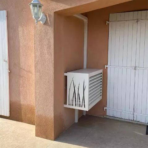 photo de profil d'un cache clim suspendu